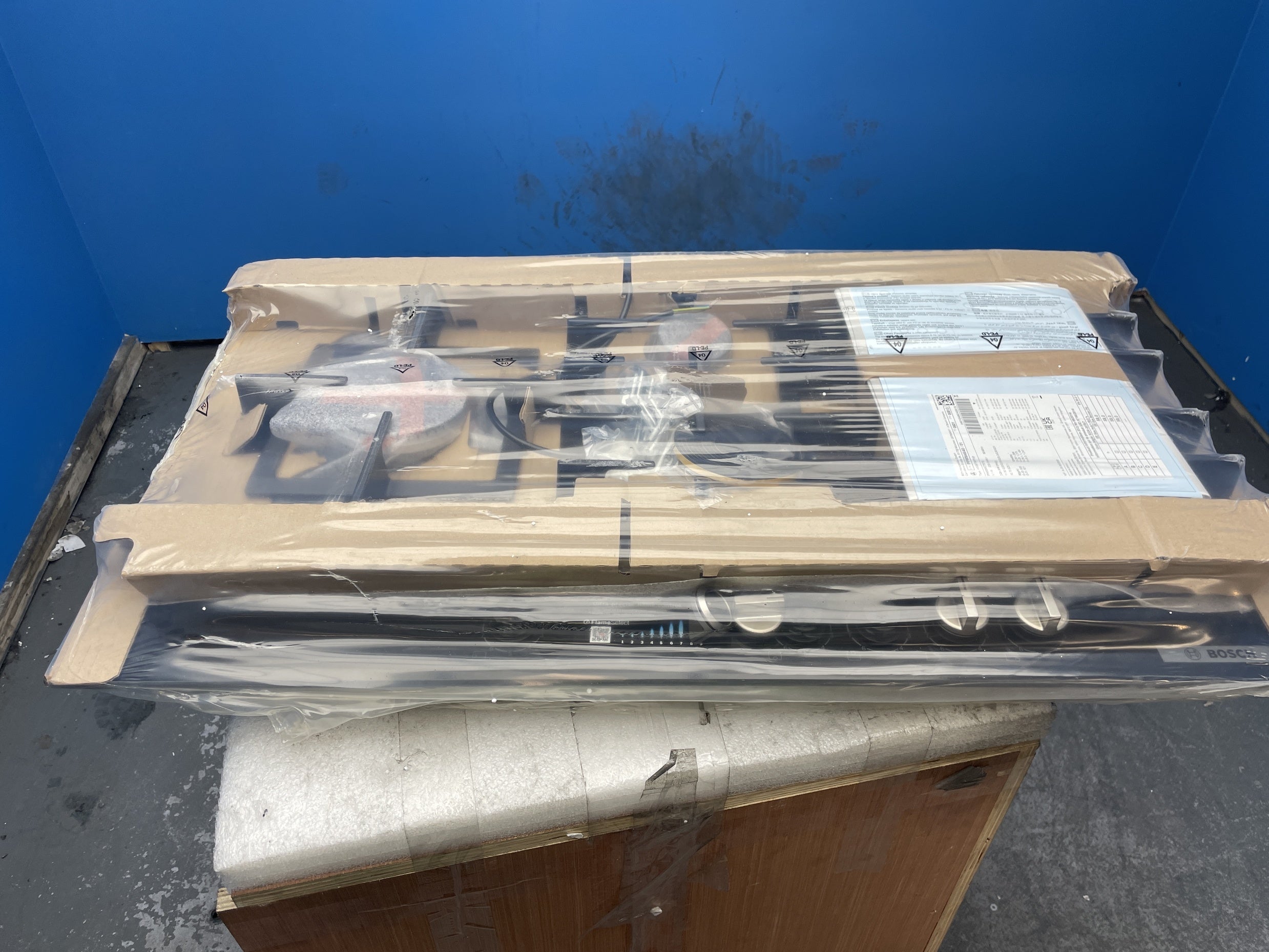 #GRC-157-463 - Bosch Series 6 PPM9A6I40 90cm 5 Burner Gas on Glass Hob