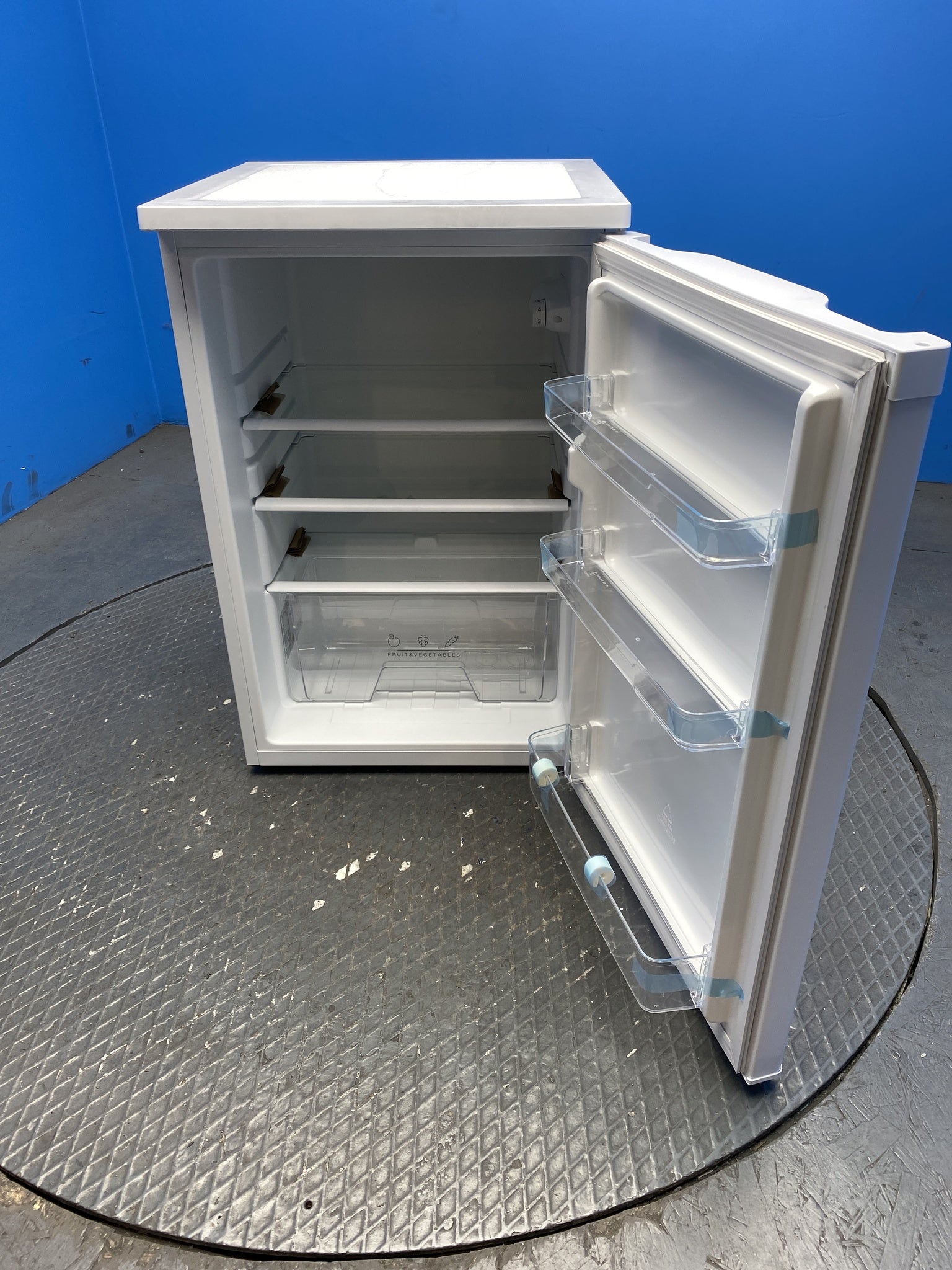 Statesman L255W 113 Litre 55cm Under Counter Fridge