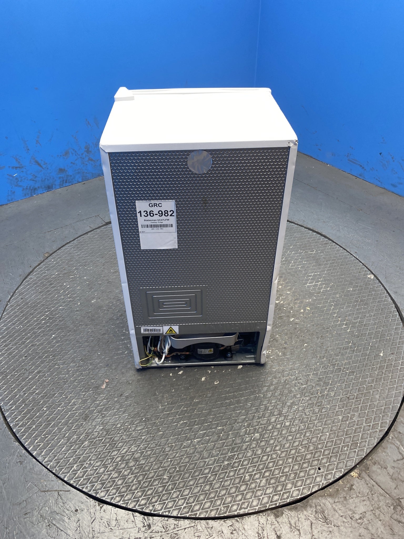 Statesman UC47LFW 93 Litres Under Counter Fridge