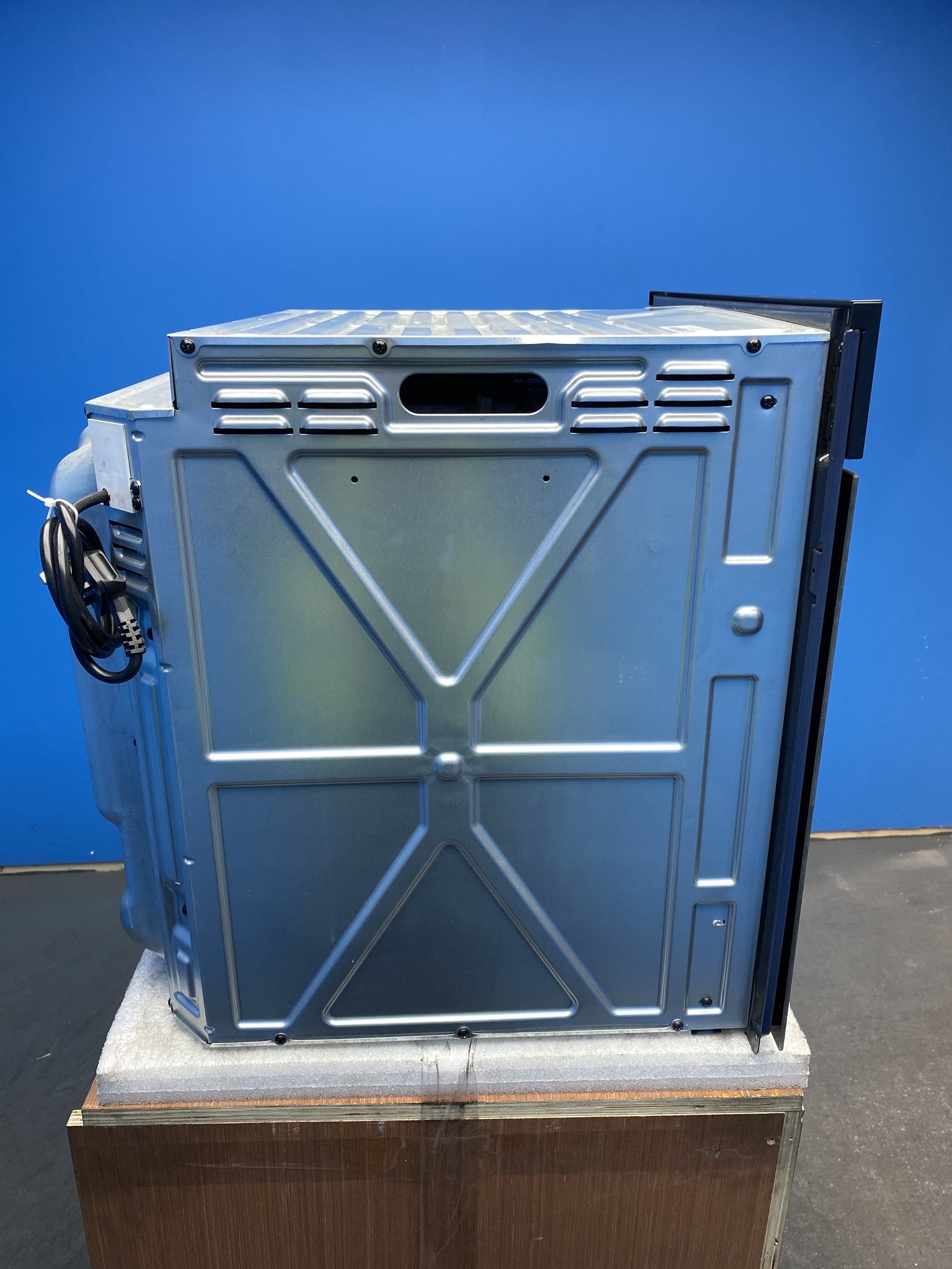 Indesit IO 232H B UK Built-in 71L Click and Clean Electric Oven