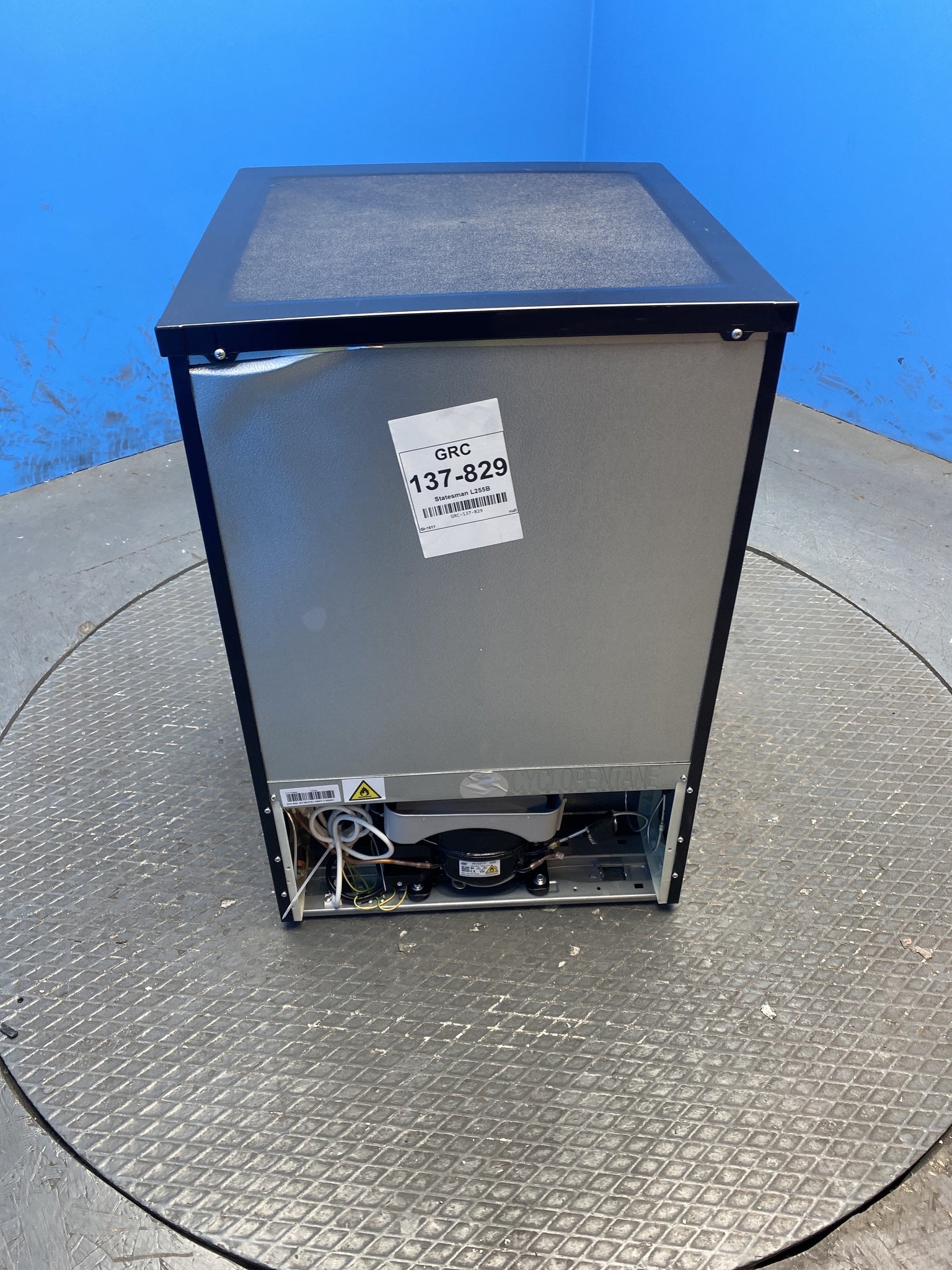 Statesman L255B 113 Litre 55cm Under Counter Fridge