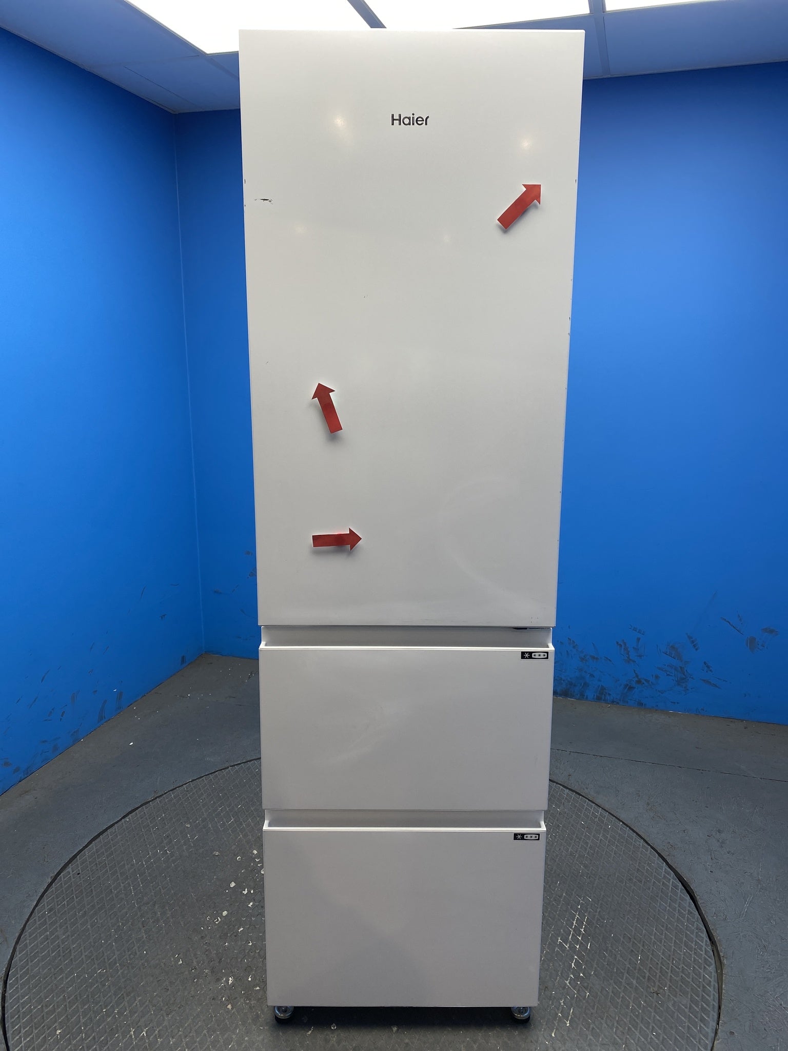 Haier 3D 55 Series 3 HTR3518ENMWK 60/40 Fridge Freezer