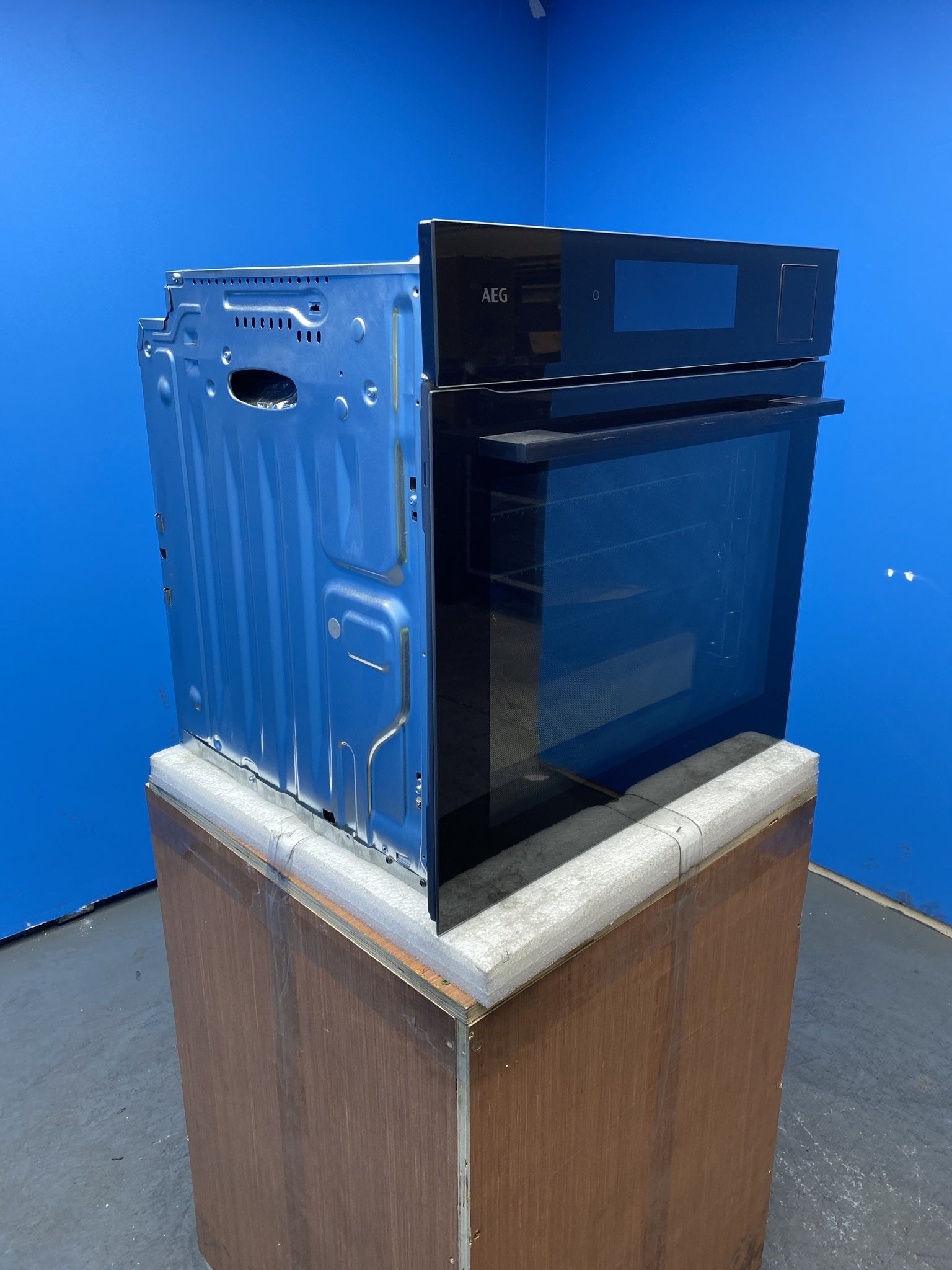 AEG 9000 Pro NBP9S831AB  Assist SteamPro 70L Built-In Oven