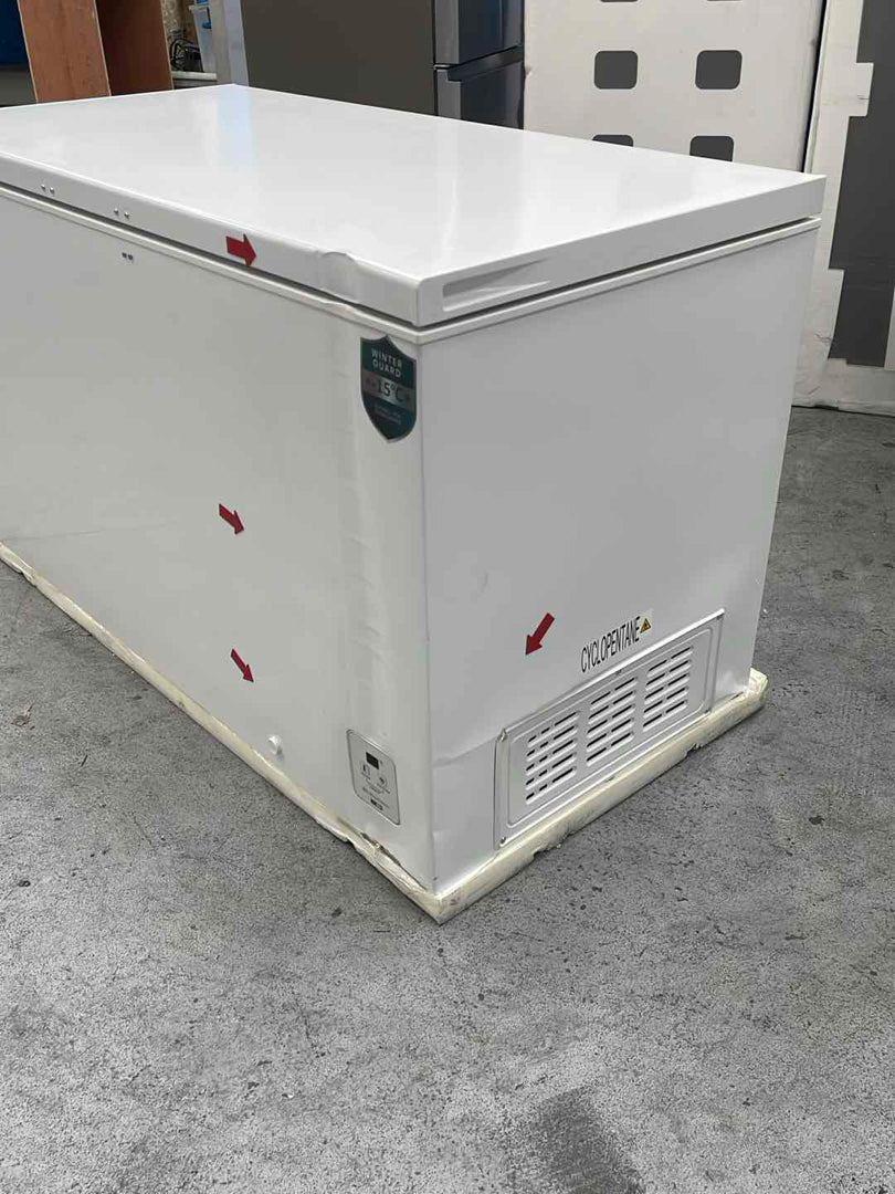 #GRC-159-368 - Hisense FC571D4AWLYE 372L Winter Guard Chest Freezer