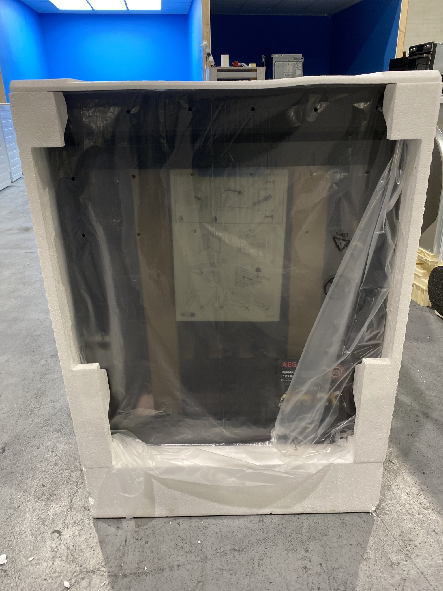 AEG 8000 Series AWUS040B8B Built-In 40 Bottle Wine Fridge