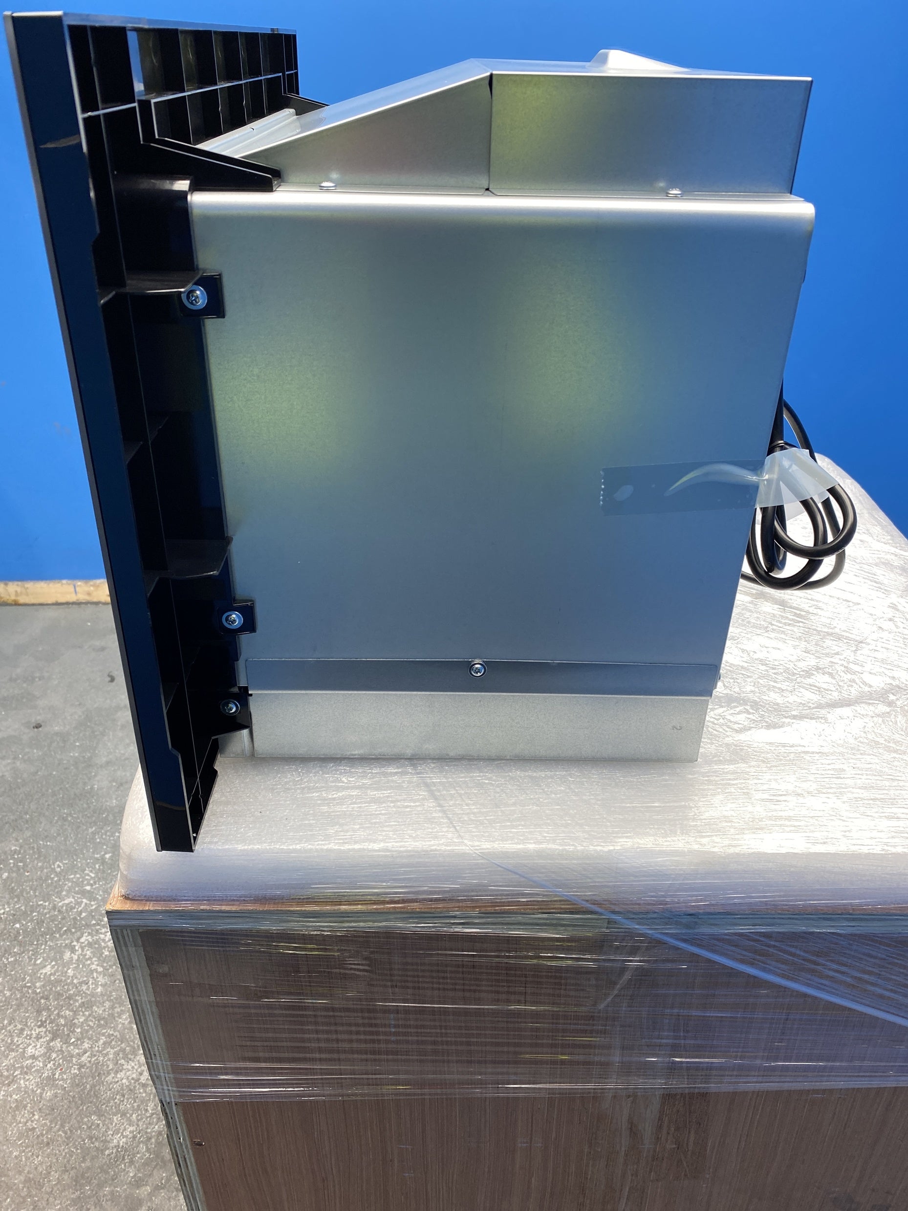 #GRC-146-690 - Candy MIS1730BUK 700W Built-in 17L Microwave