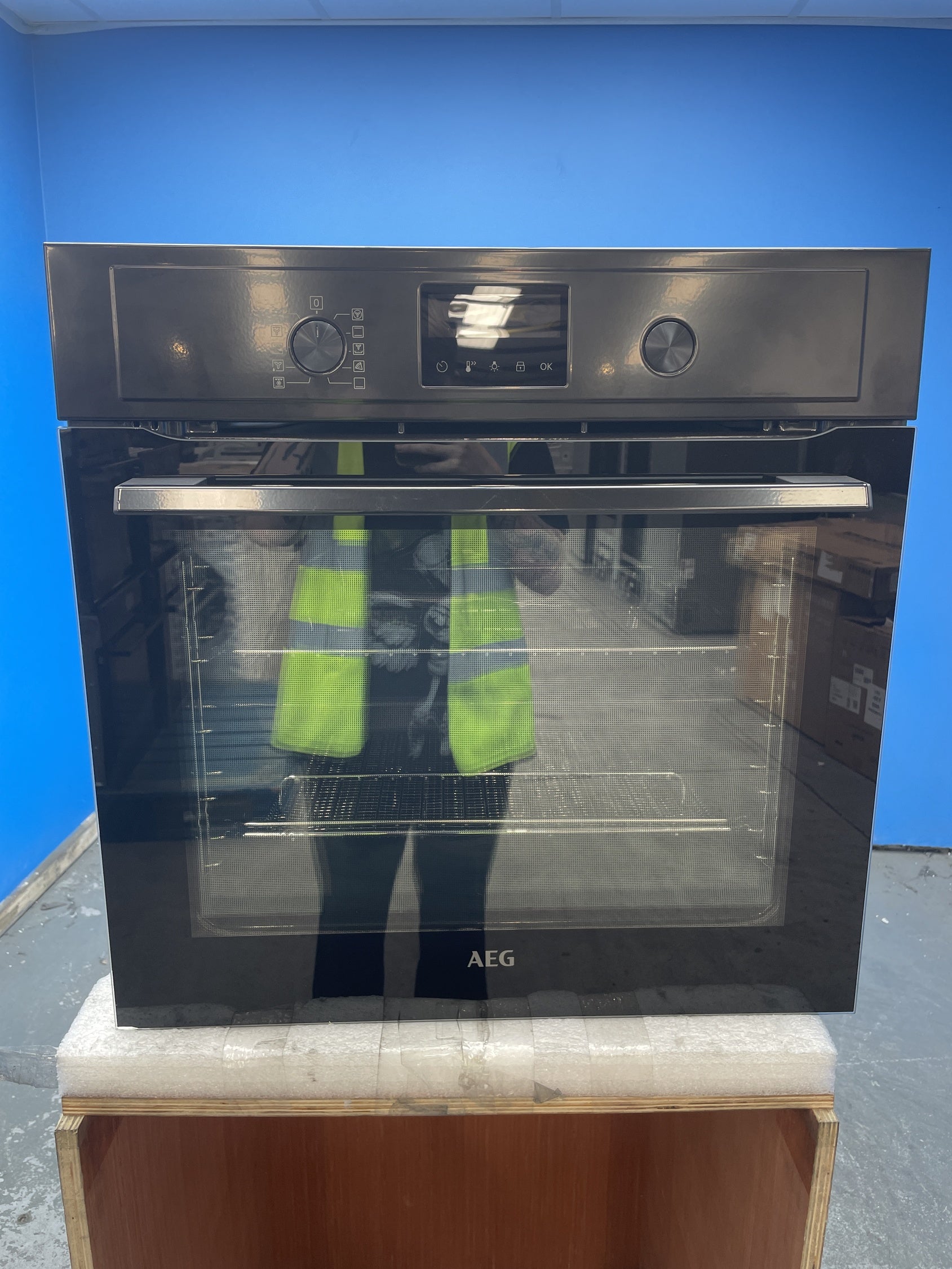 6000 BPX535A61B AirFry Pyrolytic Built Single Oven