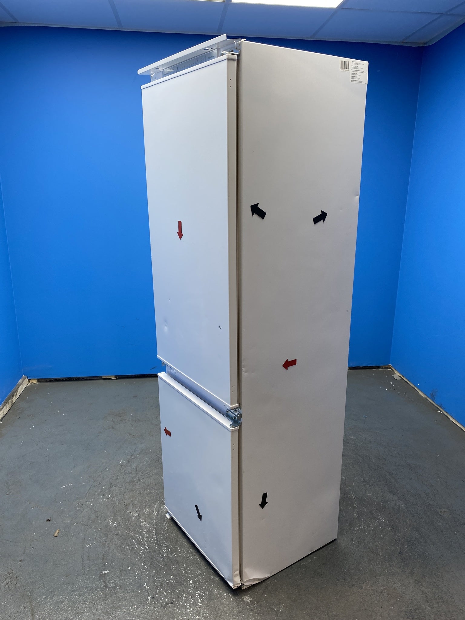 Hisense RIB312F4AW1 70/30 Integrated Frost Free Fridge Freezer