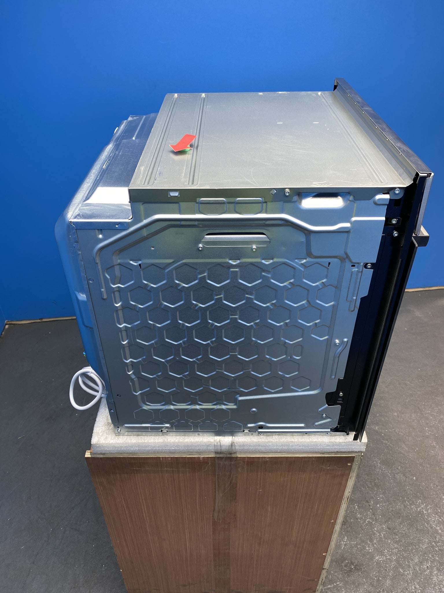 Bosch Series 4 HQA534BS3B Built-in Steam Assist Electric Single Oven