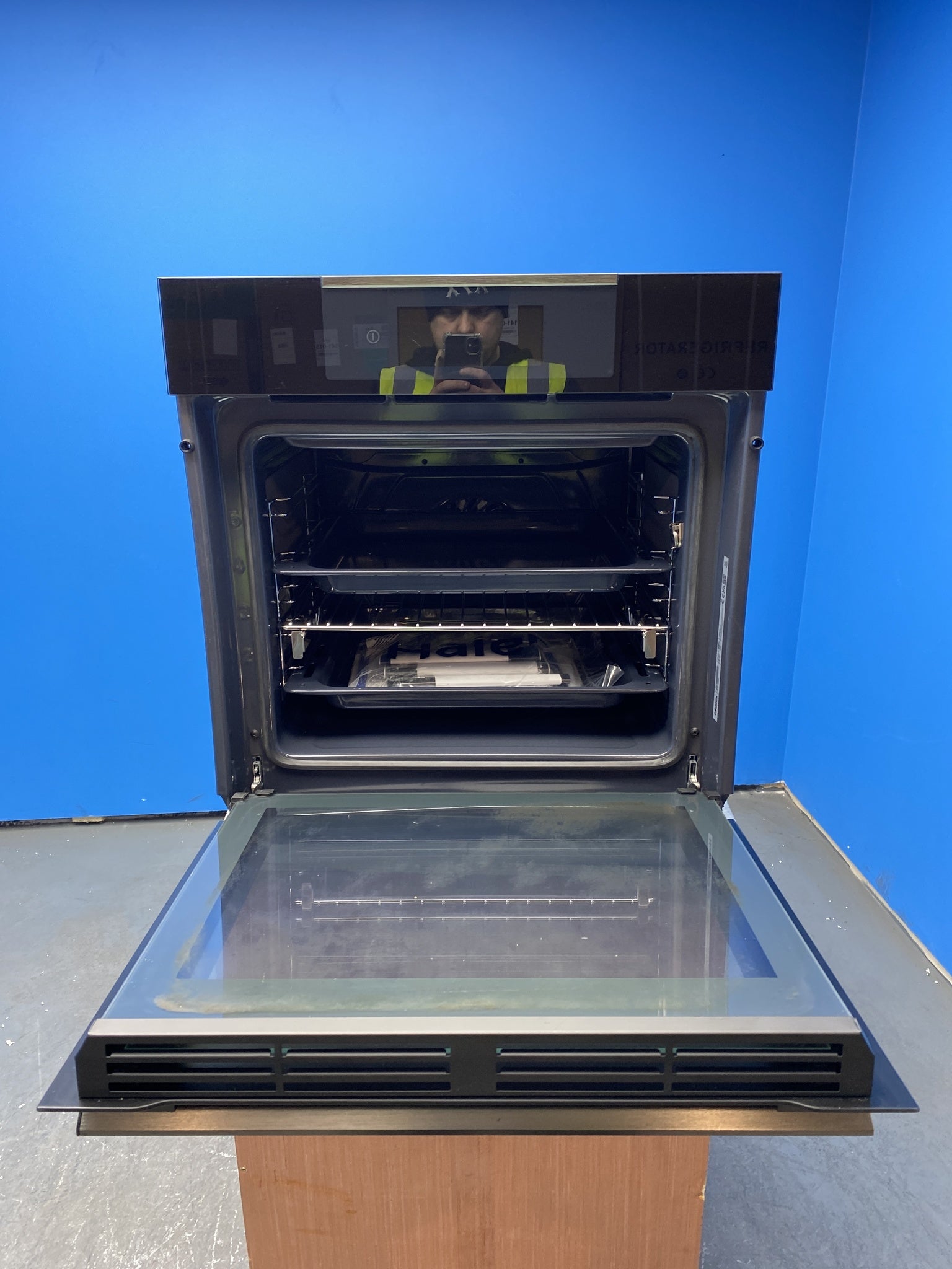 Haier HWO60SM6T5BH I-Touch Series 6 70L Built-in Single Oven