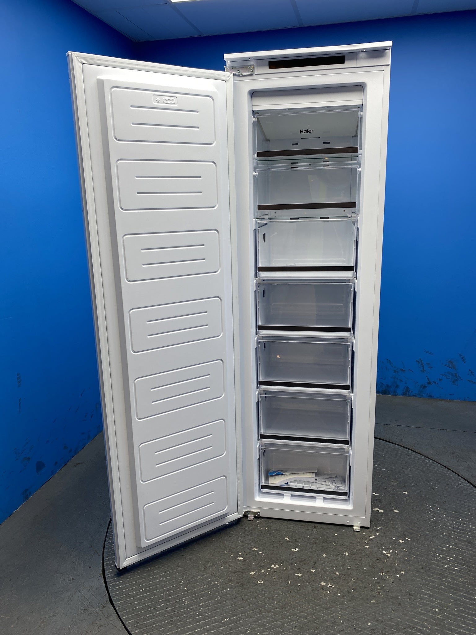 Haier HAUN518EWK 200L Integrated Total No Frost Freezer