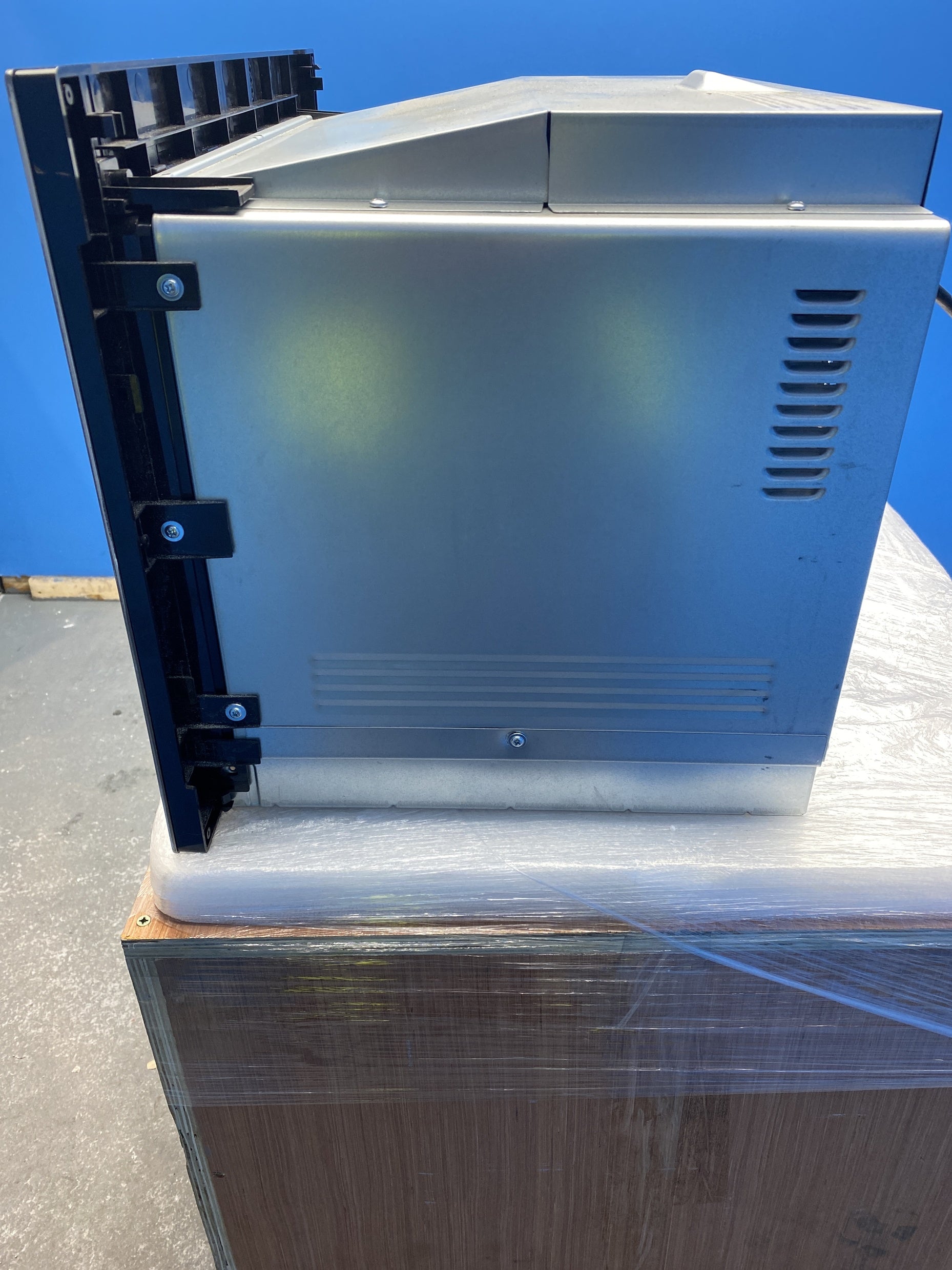 Bosch Serie 4 BFL553MB0B Built-in 900W Microwave