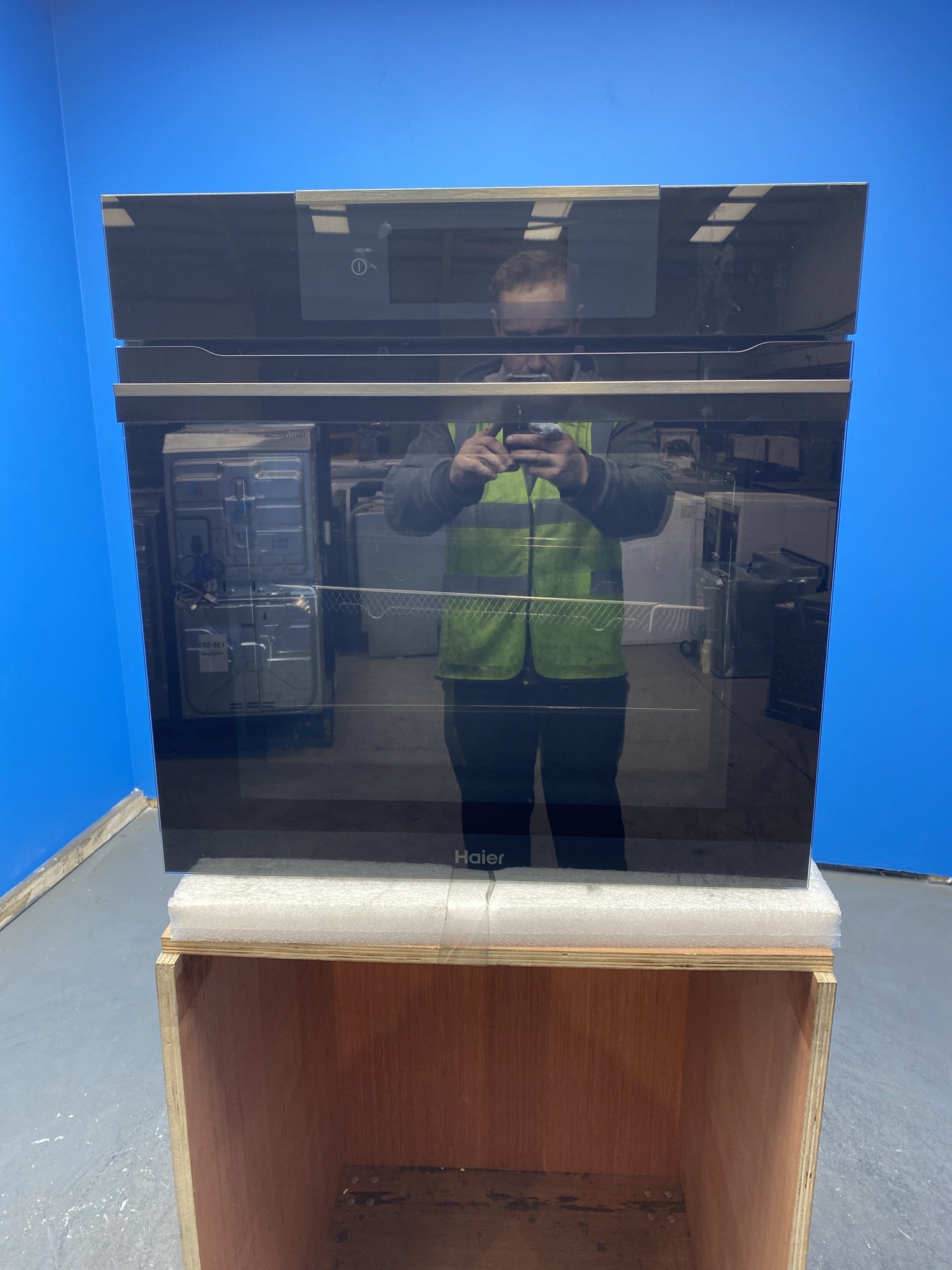 Haier HWO60SM6T5BH I-Touch Series 6 70L Built-in Single Oven