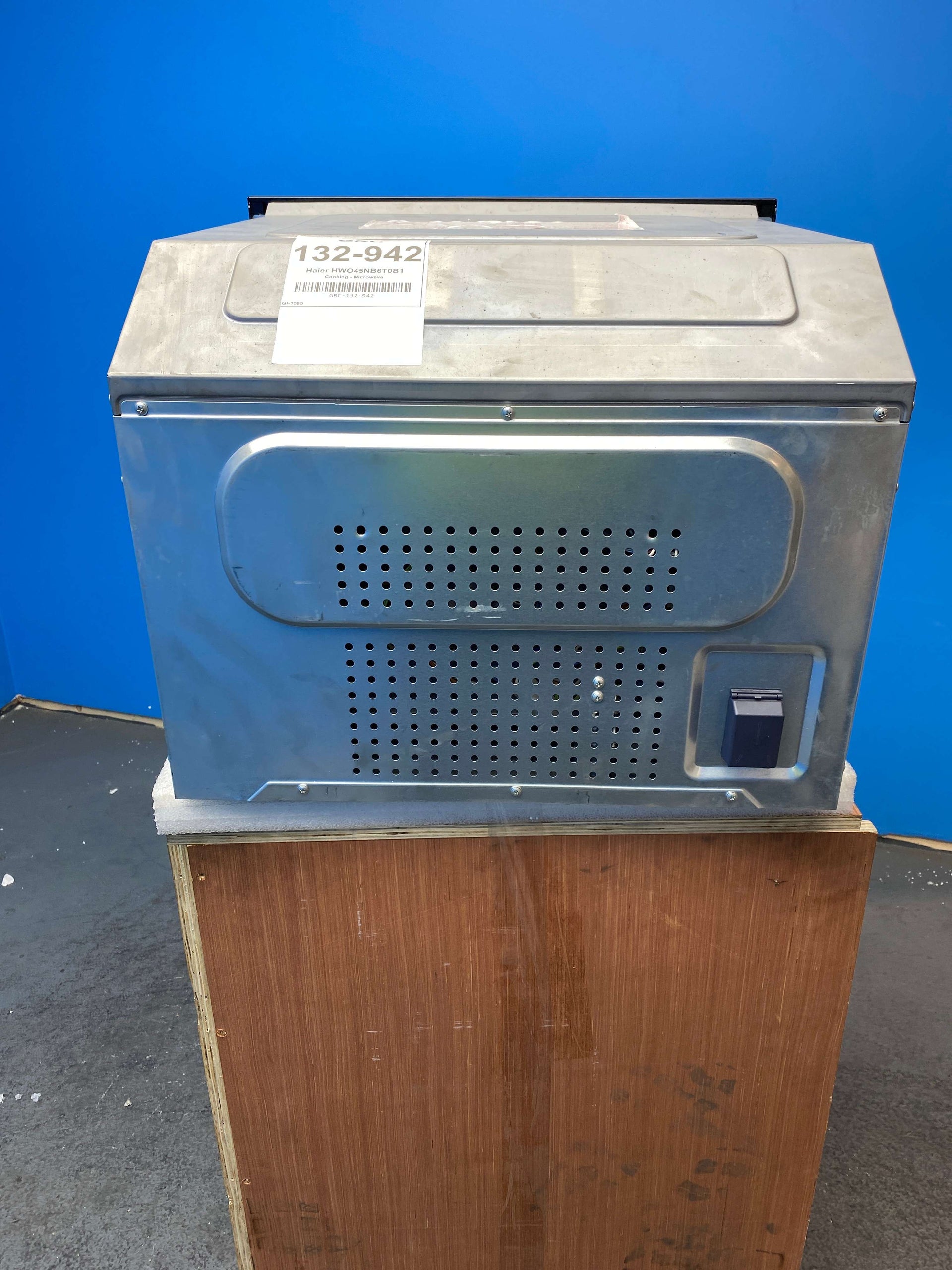 Haier HWO45NB6T0B1 Built-in Series 6 34 Litre 900w Microwave