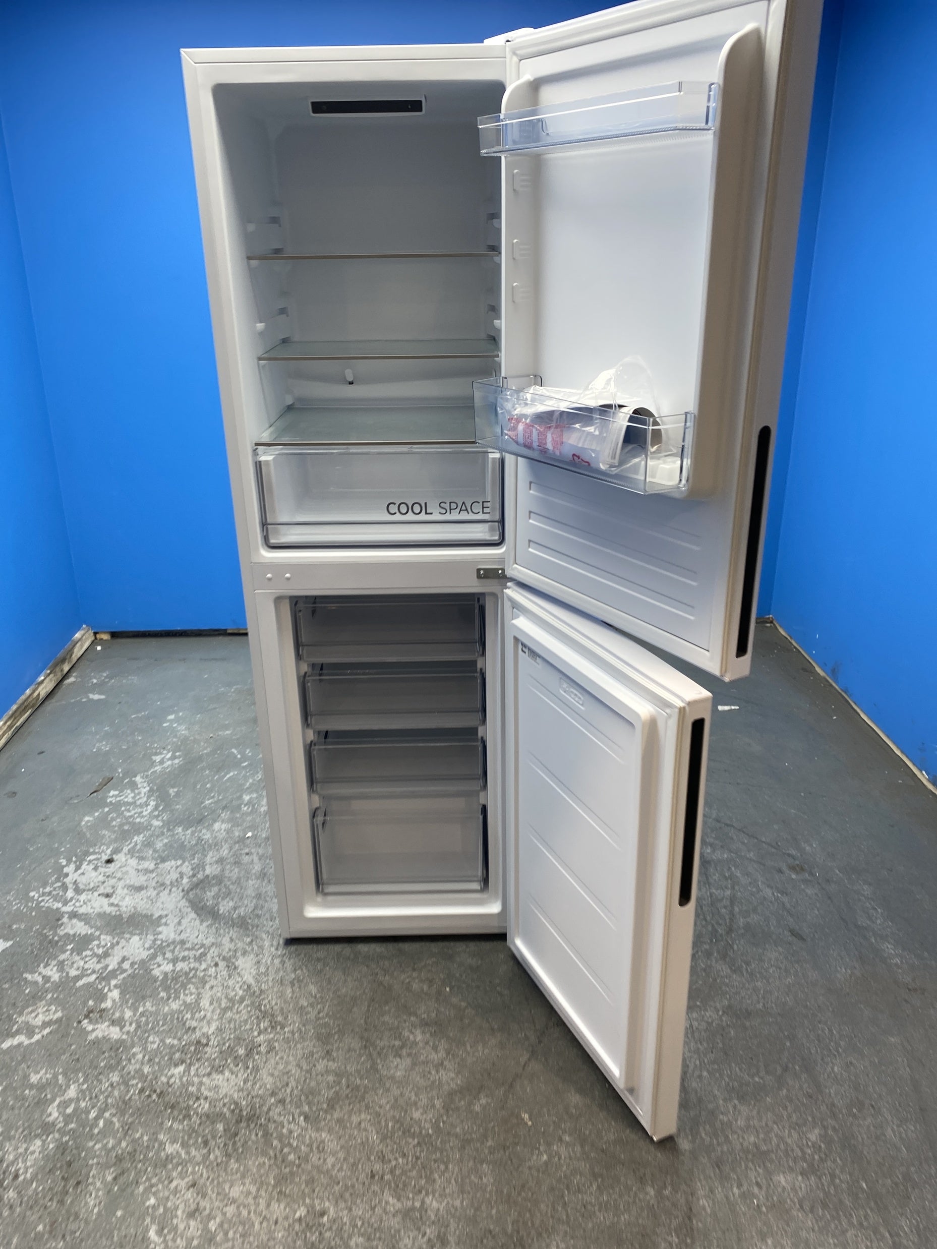 #GRC-156-560 - Hoover HVT3CLECKIHW 235 Litre Combi Fridge Freezer