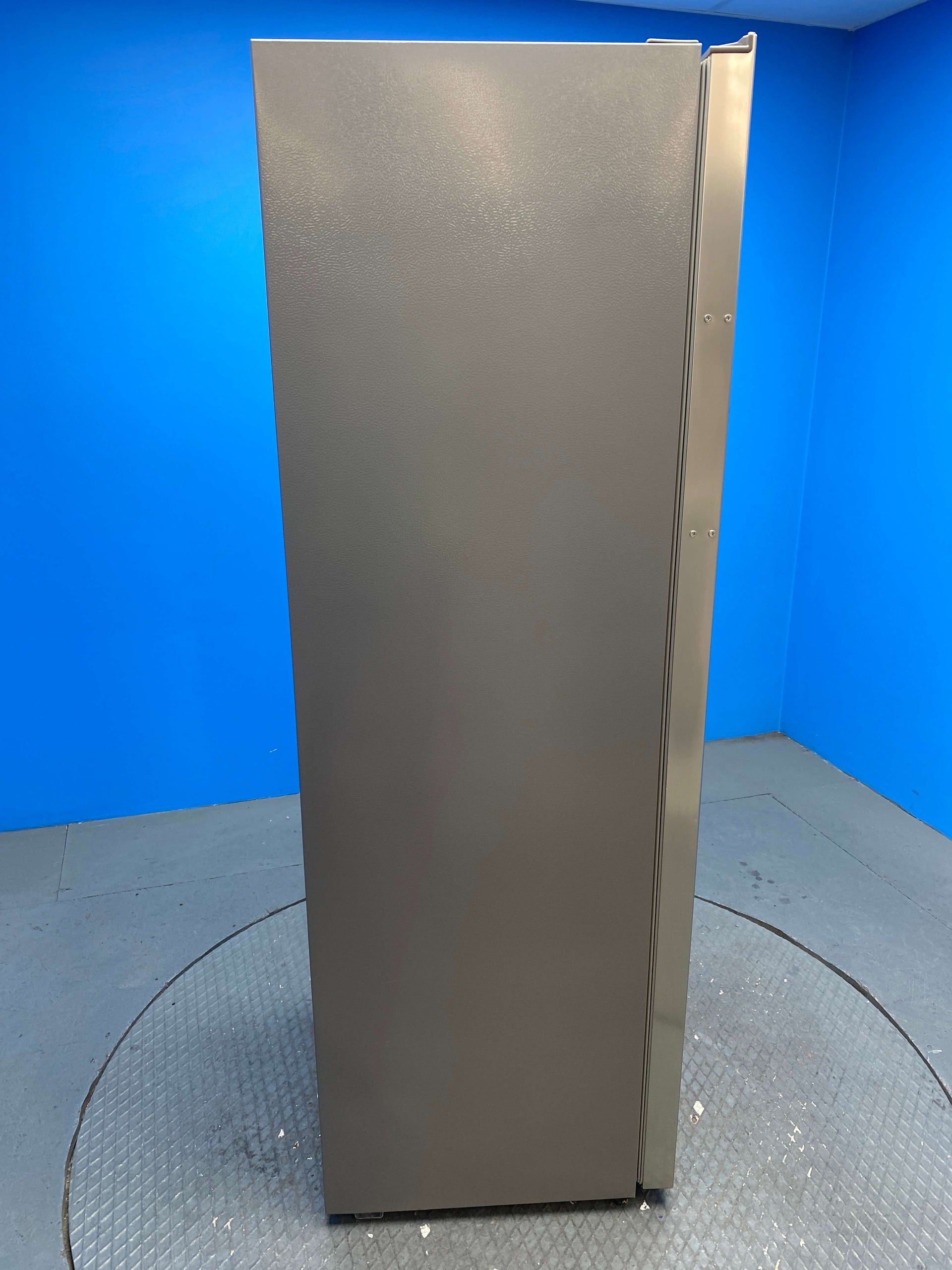 Hisense RL415N4ACE Tall 322 Litre No Frost  Larder Fridge