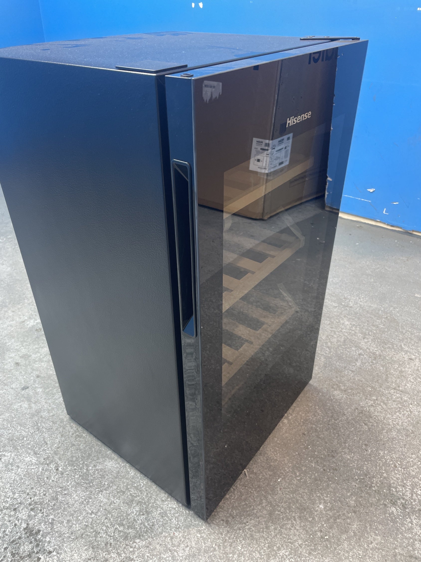#GRC-157-236 - Hisense RW12D4NWG0 30‑Bottle Under Counter Wine Cooler